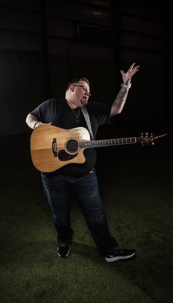 Jaron Bell performing live