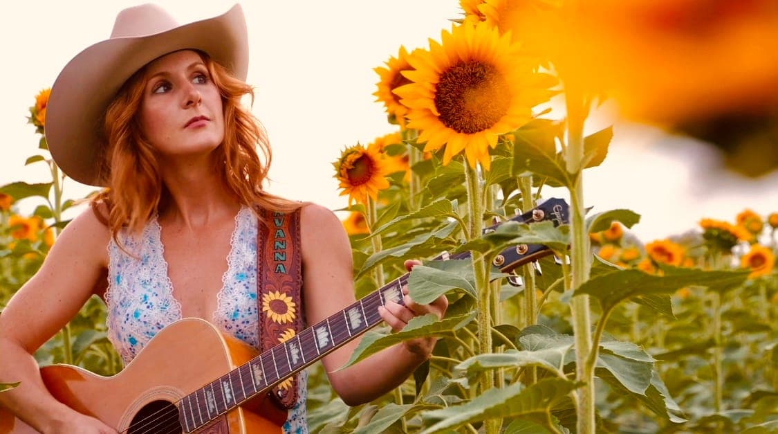 Savanna Chestnut performing live